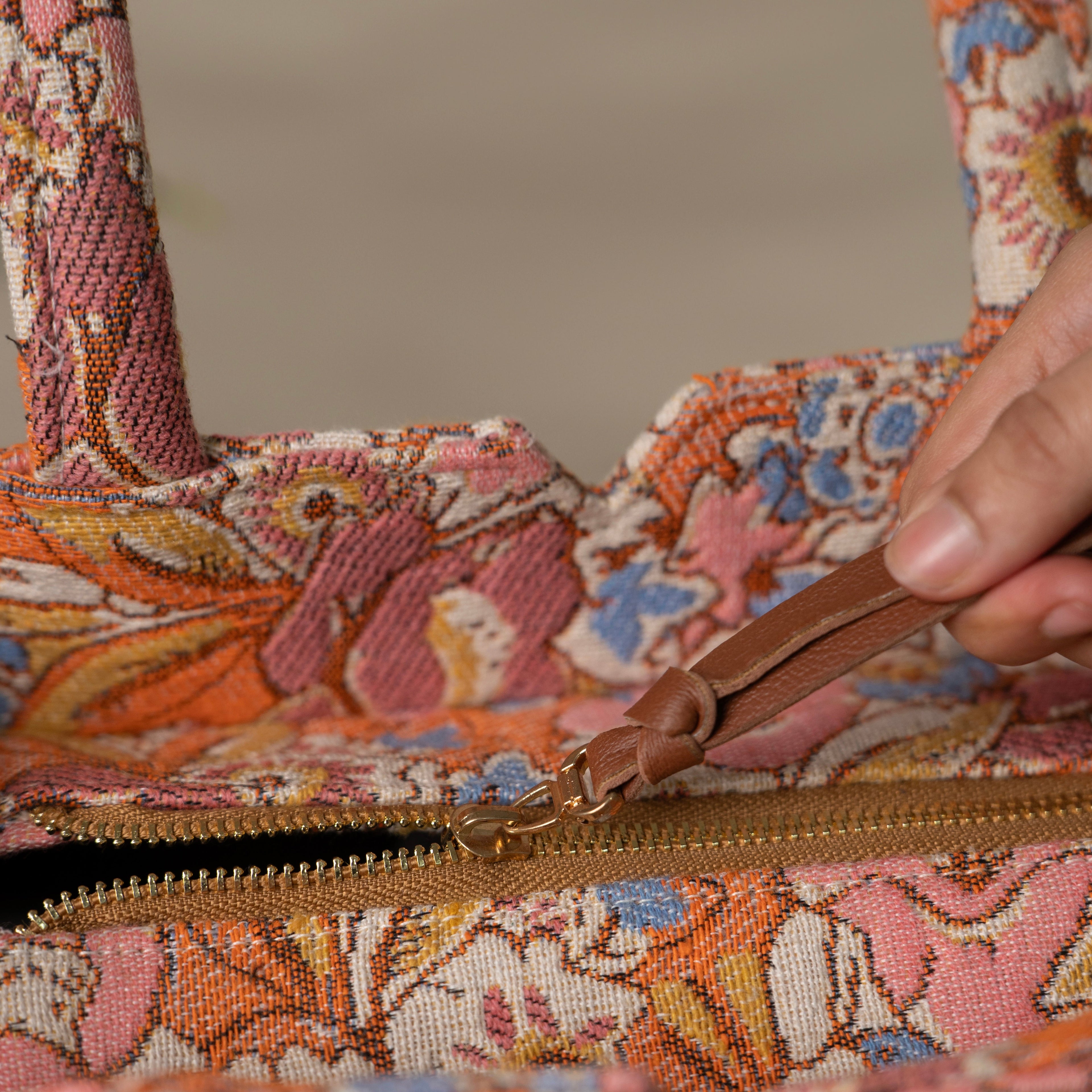 Gul Pop Box Bag (MEDIUM)