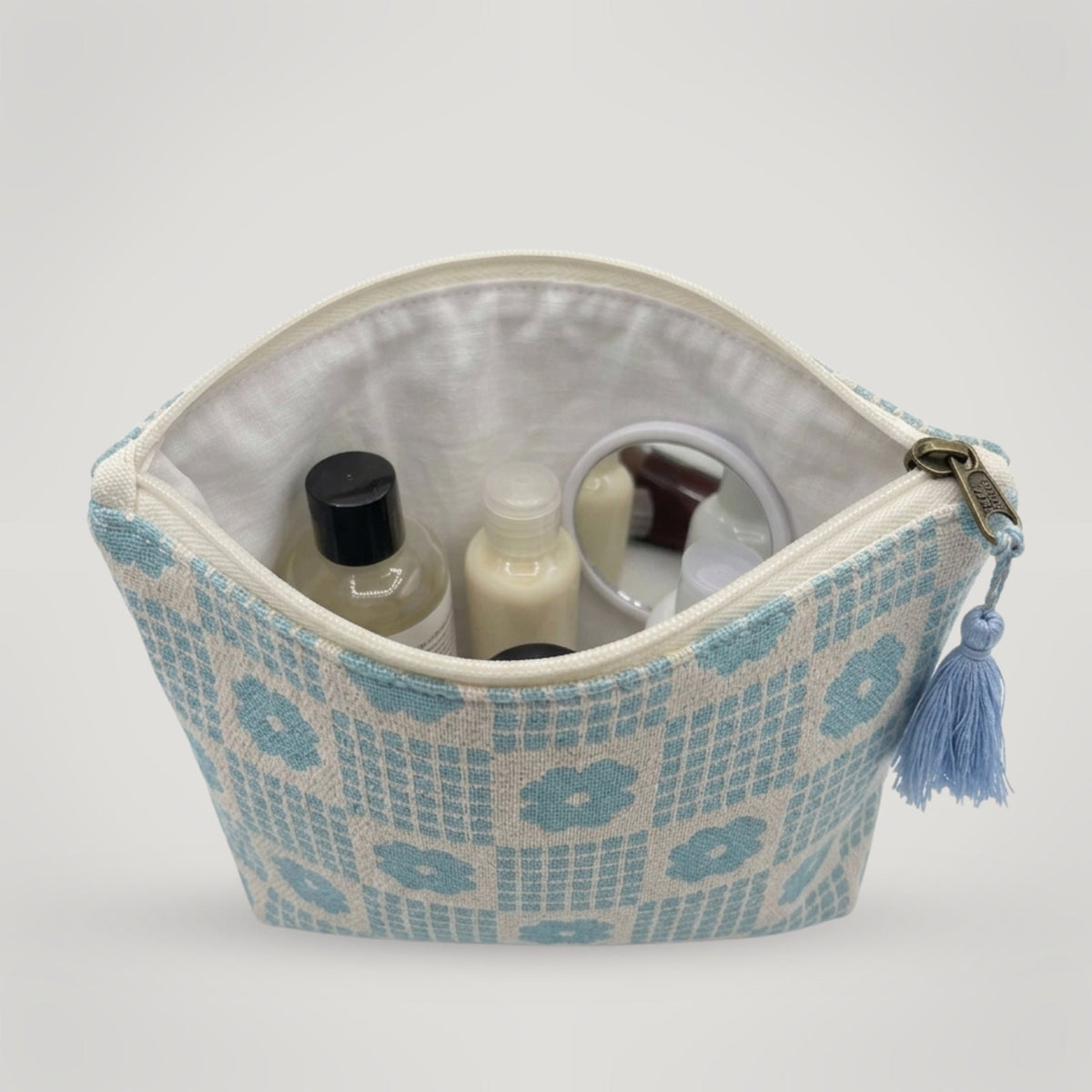 BlueBell Check Maxi Pouch detail