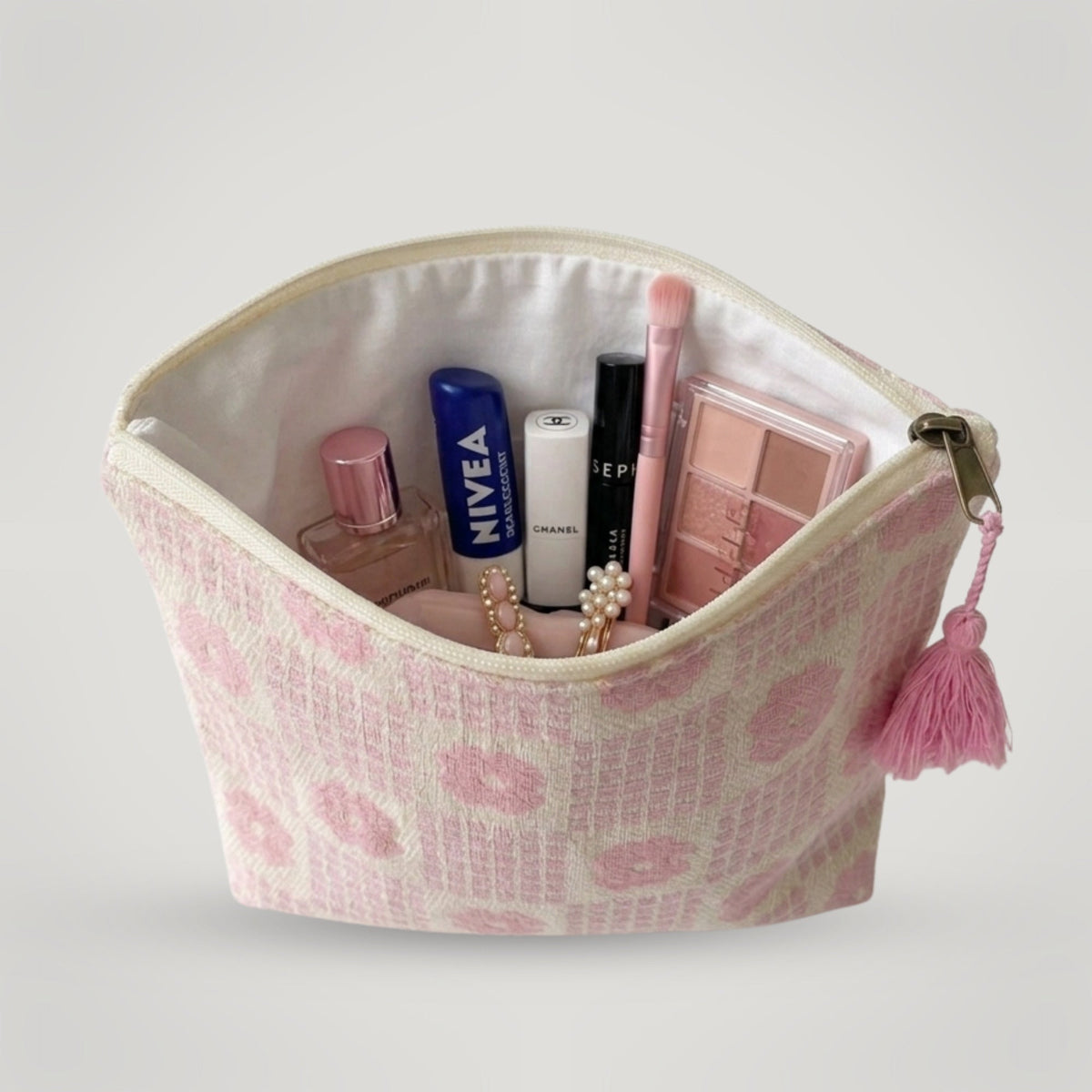 Rosie Check Maxi Pouch detail